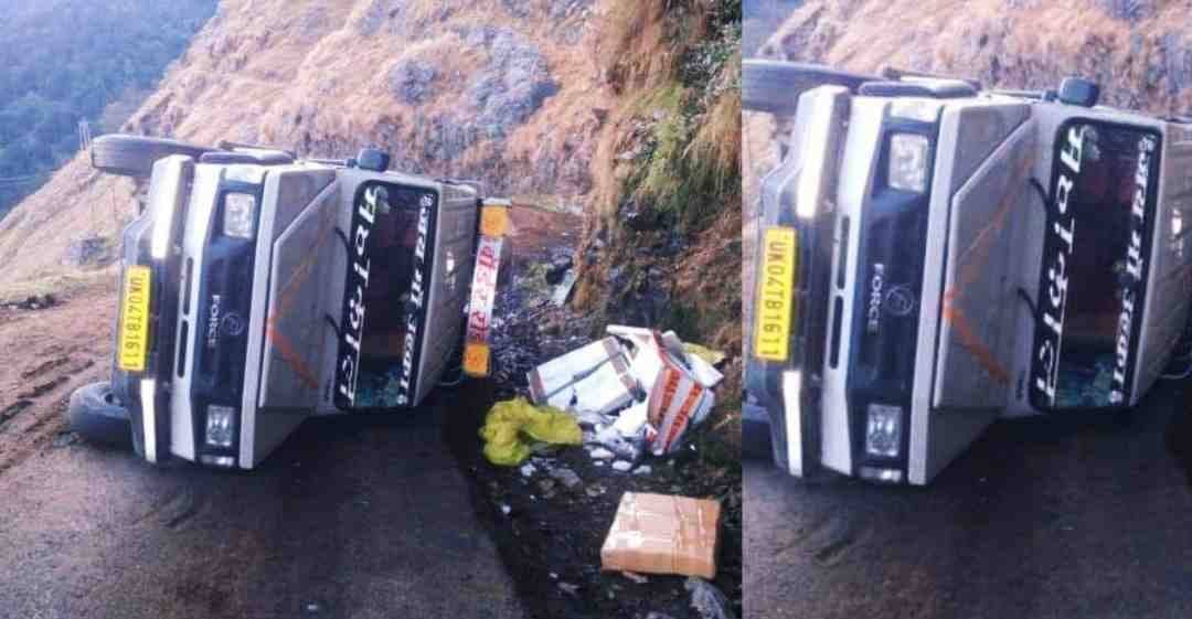 alt="road accident in pithoragarh"