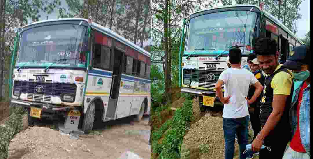 Uttarakhand news: A horrific accident in Champawat, roadways bus suddenly brake failed.