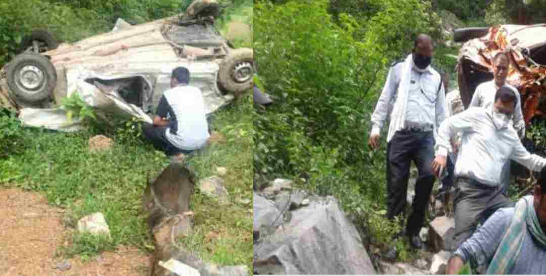 Uttarakhand news: Car rammed into 100 meters deep gorge uncontrolled in Bageshwar accident, police team rescued.