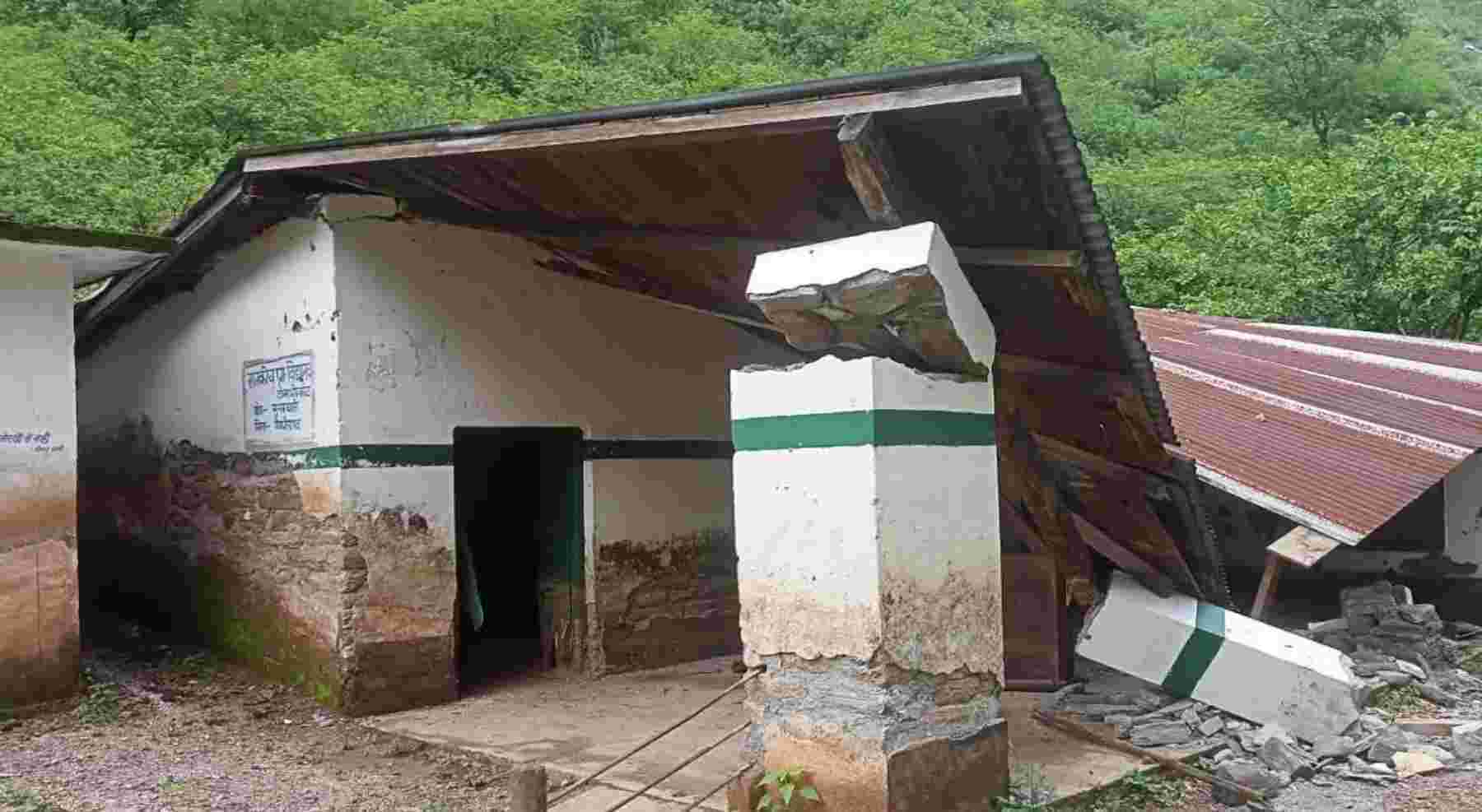 Pithoragarh: Government primary school collapsed due to heavy rain, 14 rural roads closed