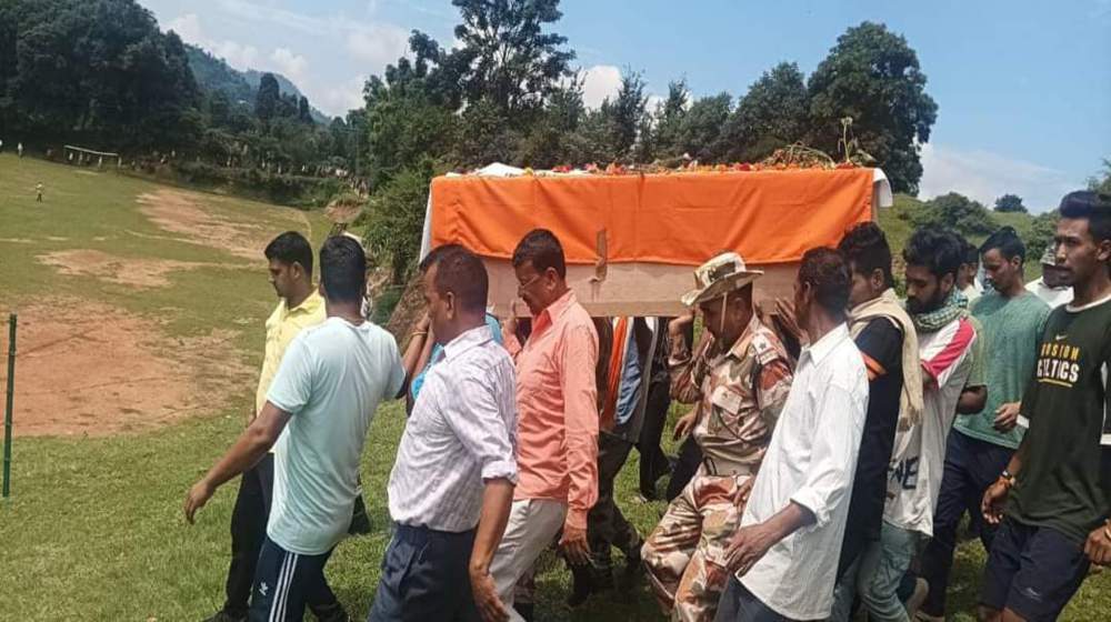 Uttarakhand news: The mortal remains of Saheed Dinesh Bohra of Pithoragarh body reached his village. 