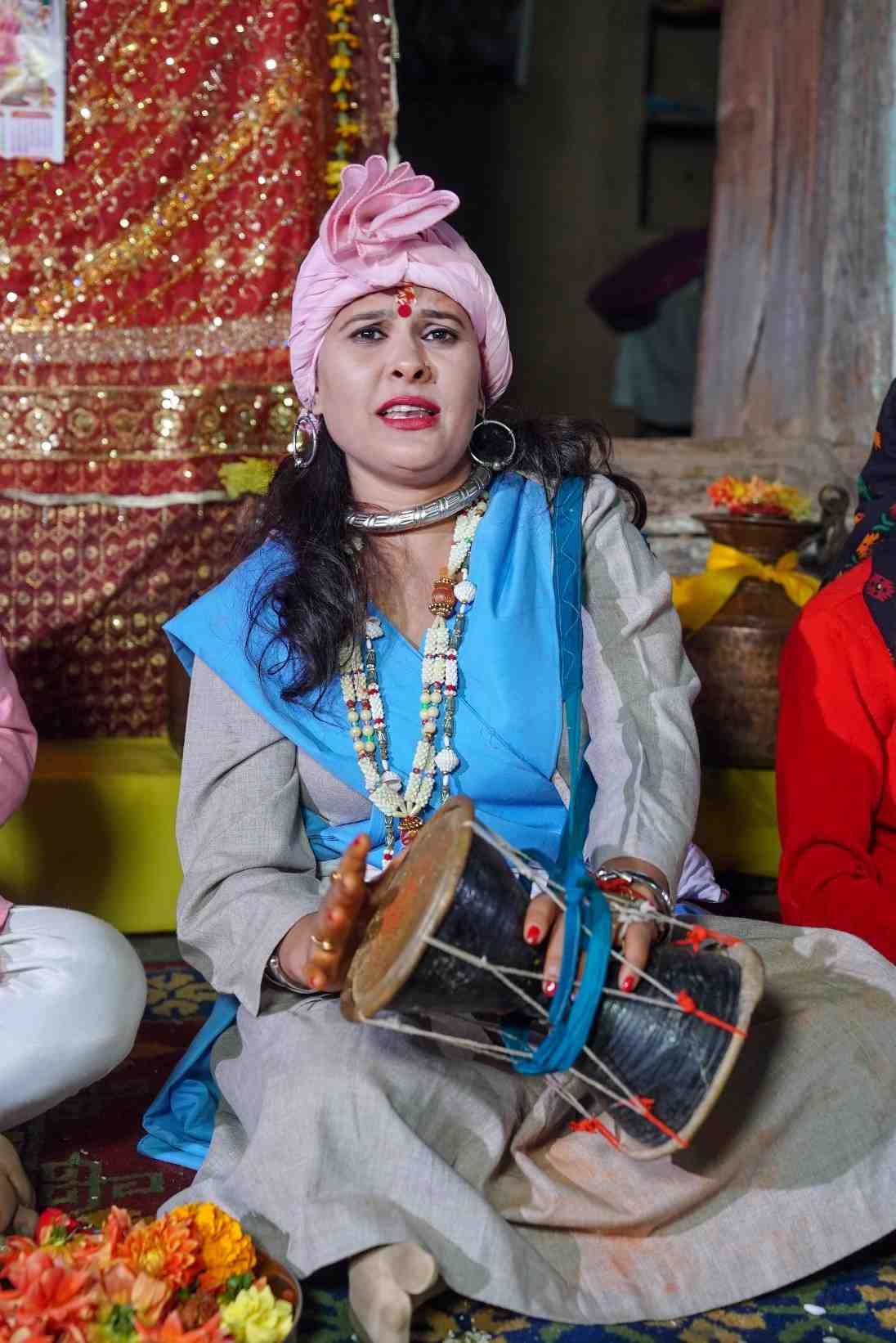 Uttarakhand Folksinger Hema Negi karasi photos 