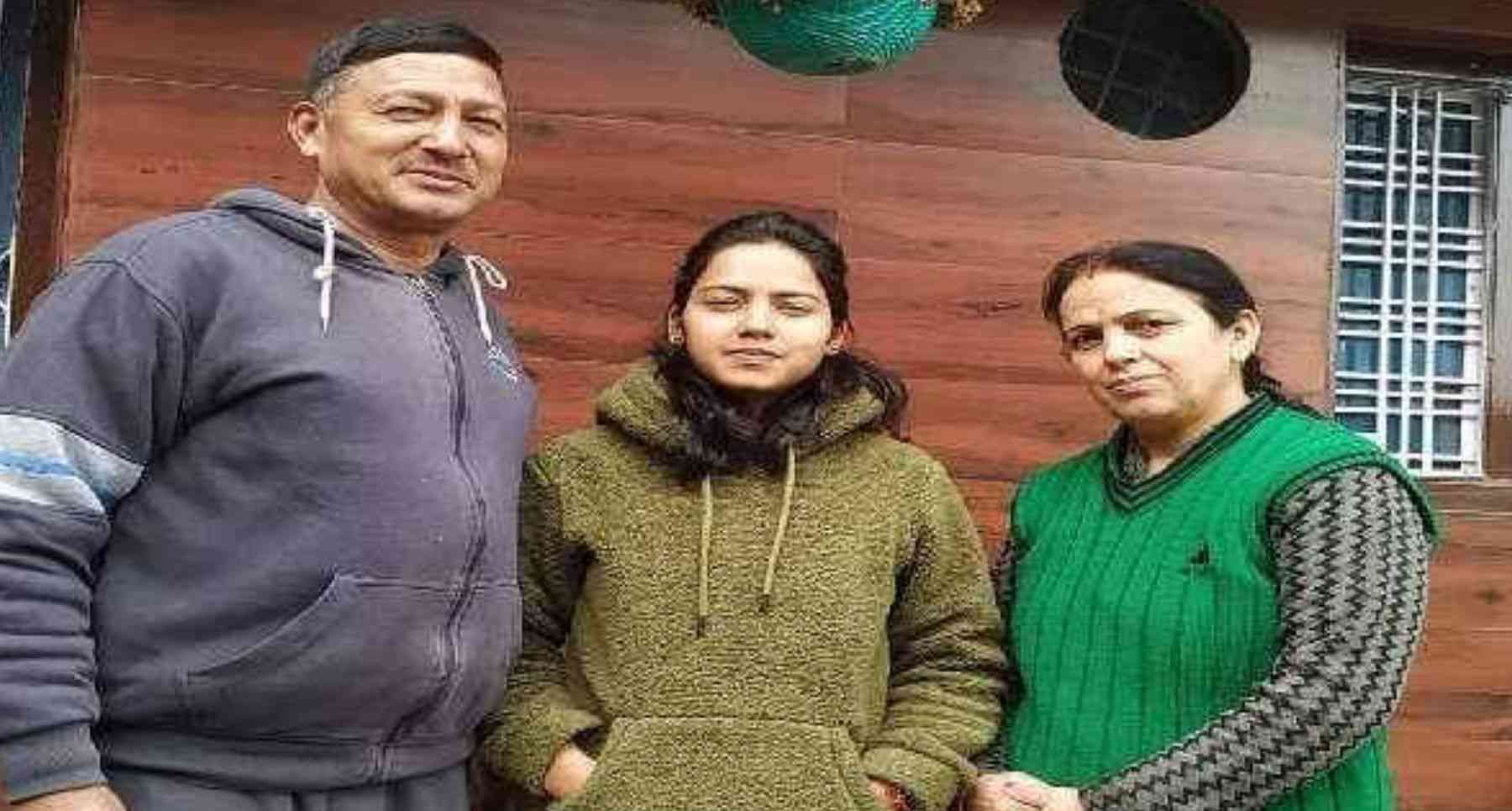 Uttarakhand news: Sonali Bisht of kotdwar pauri garhwal became a flying officer in Indian Air Force. Sonali Bisht Flying officer