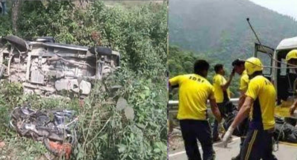 Uttarakhand: road accident hokra munsyari Pithoragarh , Bolero stuck in a deep ditch, 8 people died. Munsyari Pithoragarh Bolero accident.