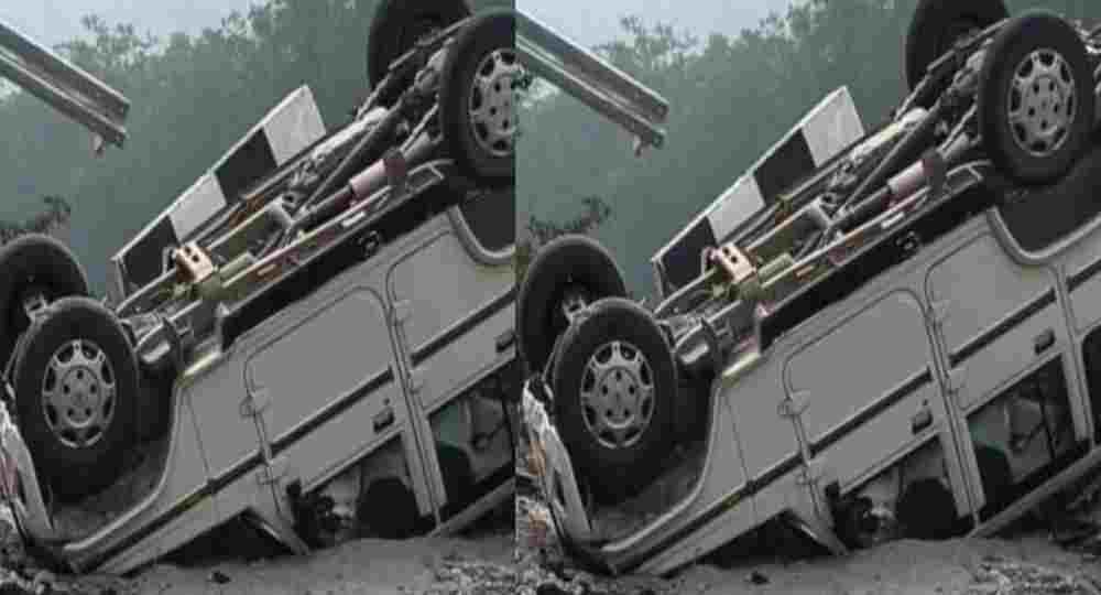 Champawat police van road accident