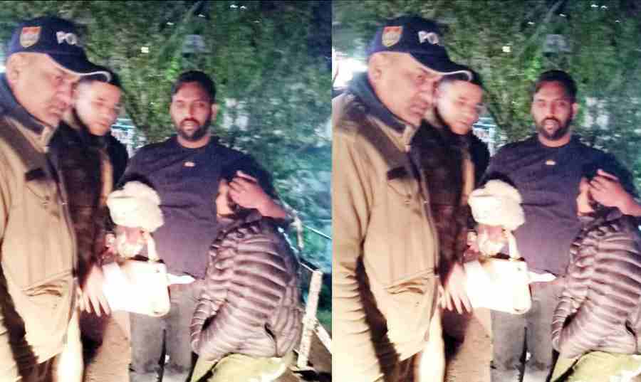 Uttarakhand: Nainital selfie news tourist women taking selfie photo police save her life