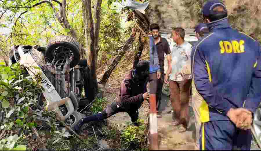 Uttarakhand news: Nainital car accident Almora Vinay Verma car all in ditch mother died