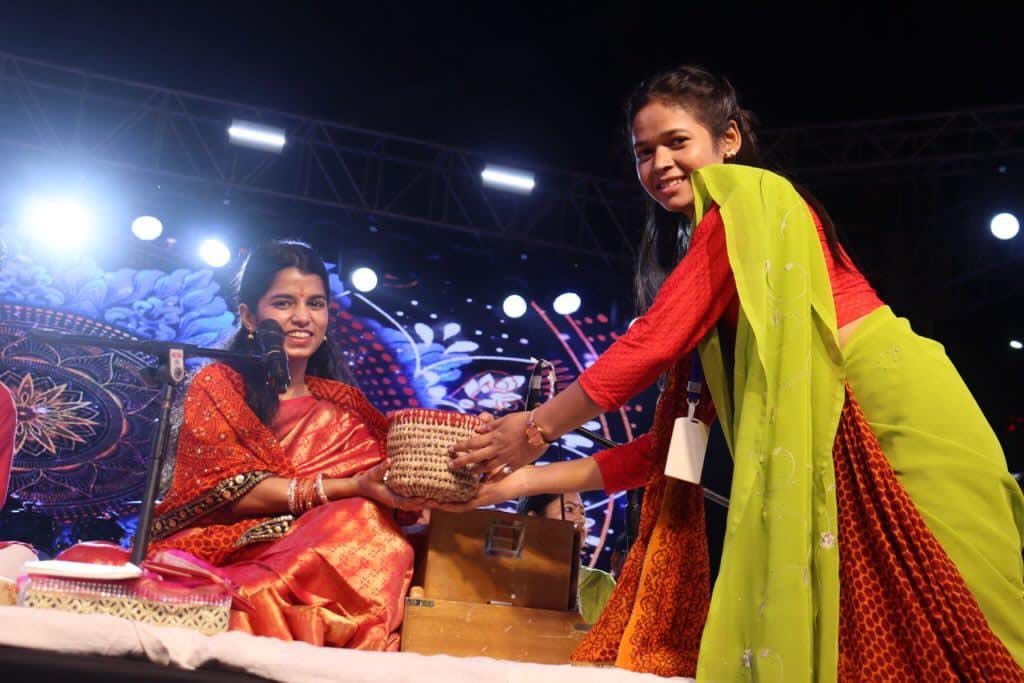 Pirul girl Bharti Jeena Ramgarh won price on Krishna Janmashtami nathuwakhan nainital self employment