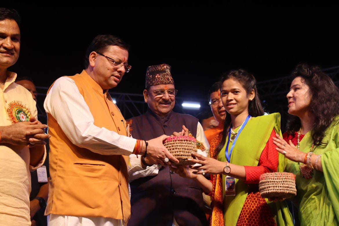 Pirul girl Bharti Jeena Ramgarh won price on Krishna Janmashtami nathuwakhan nainital self employment