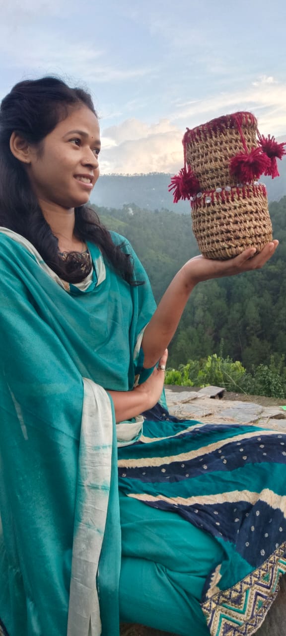 Pirul girl Bharti Jeena Ramgarh won price on Krishna Janmashtami nathuwakhan nainital self employment