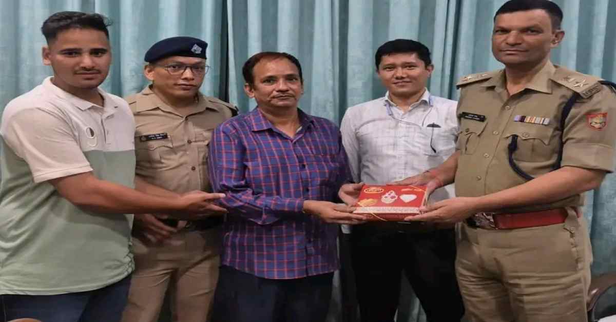 on diwali box of Gajak worth Rs 2.5 lakh sold by mistake haldwani shopkeeper nainital police latest news Uttarakhand today