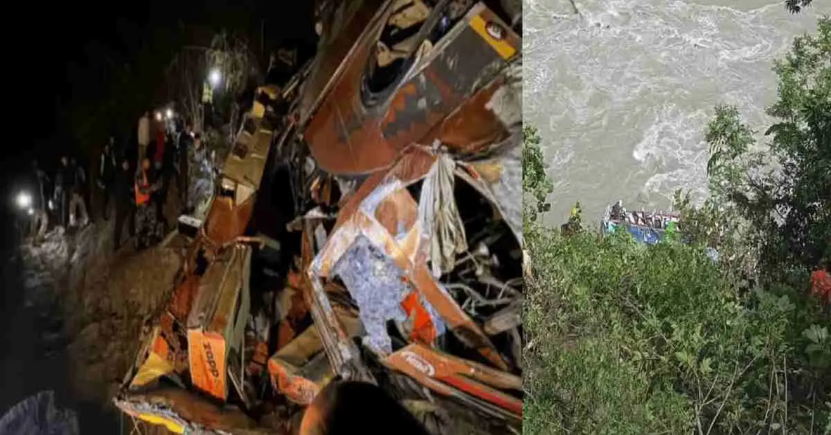 bus accident in nepal fell into trishuli river 18 died so far in pokhara kathmandu road DevBhoomi darshan breaking news today