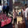 Uttarkashi news today: People returned disappointed after waiting in line for hours; they did not get gas cylinders