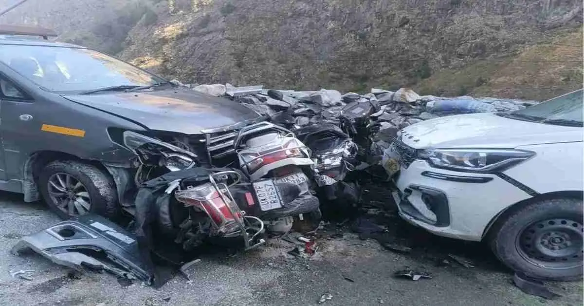 Chamoli accident news today: car overturned over speed 11 scooty gopeshwar pandukeshwar