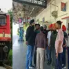 Sampark Kranti Express news: Robbery in Rudrapur delhi train, Rs 7 lakh stolen after firing today uttarakhand big Breaking