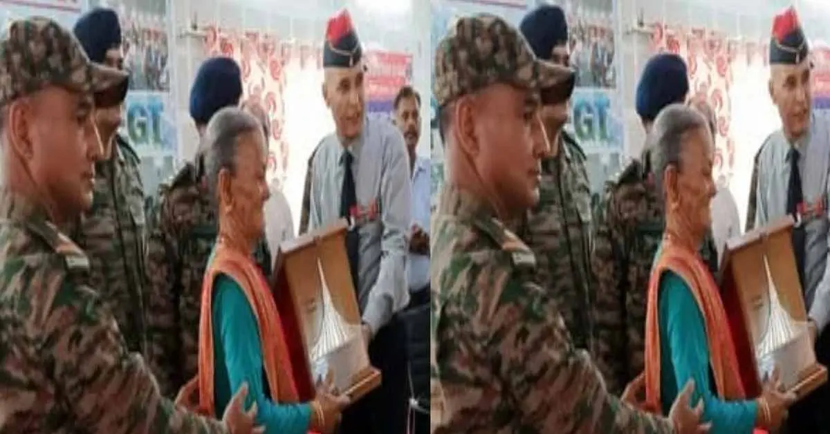 Uttarakhand news today: After 60 years indo pak war army martyr madan Singh wife received Rs 28 lakh pension Bageshwar