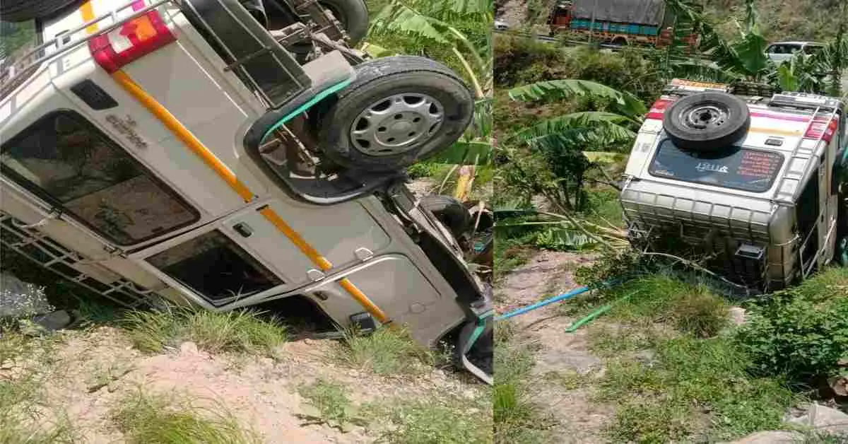 Uttarakhand breaking news: max fell into ditch 3 injured ghat lohaghat Pithoragarh road Champawat accident today