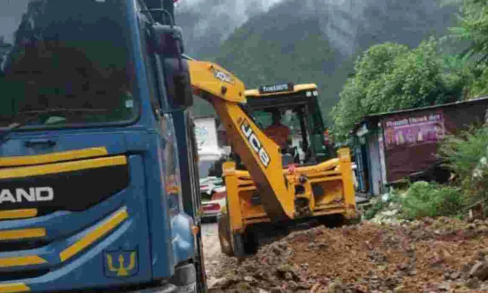 Uttarakhand: Yamunotri Highway road update Blocked by Landslide Debris, Badrinath Highway Also Hit by Heavy Rain