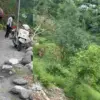 Nainita accident news today: Six Lucknow Tourists Rescued After Tavera Falls into 40-Meter Gorge Near Jyolikot