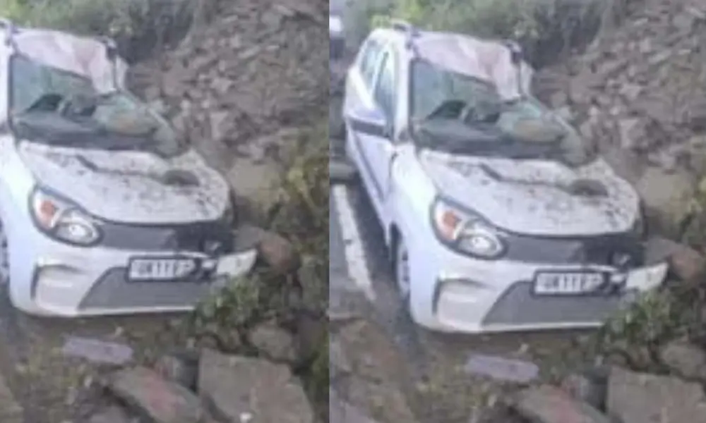 Chamoli News Today: Debris fell onto a car parked by the roadside amidst heavy rain in Pokhari uttarakhand news live.