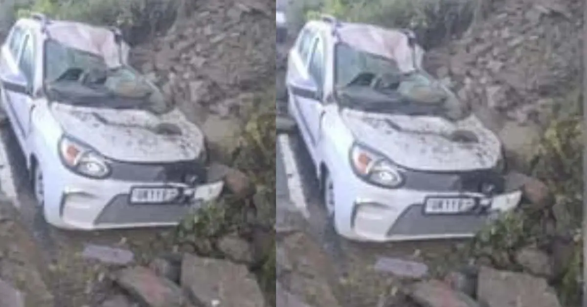 Chamoli News Today: Debris fell onto a car parked by the roadside amidst heavy rain in Pokhari uttarakhand news live.